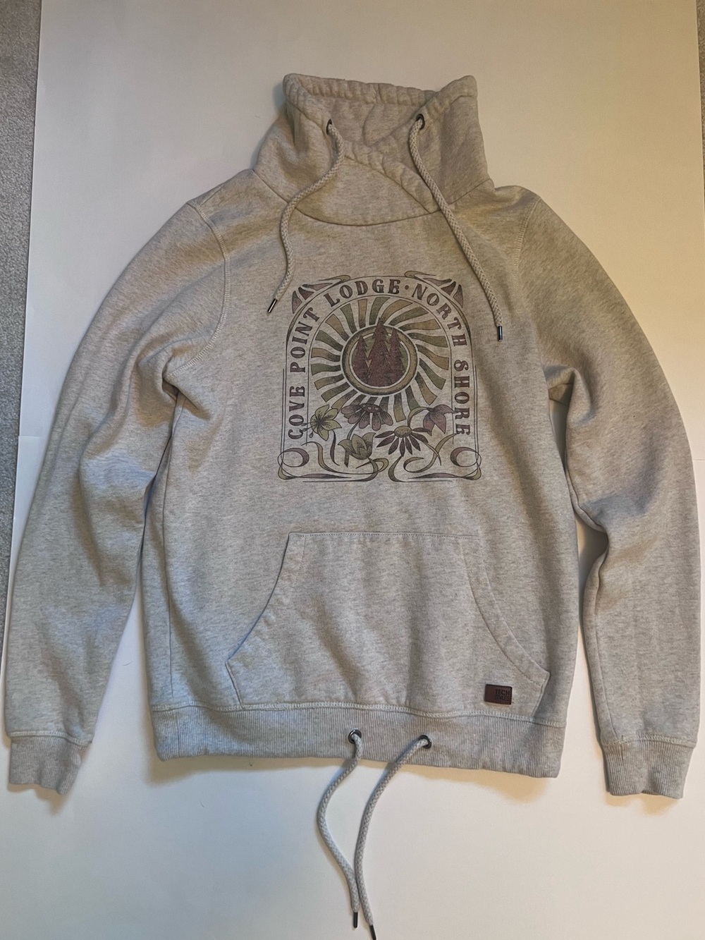 Cove Point Lodge North Shore Women’s Gray Graphic Hoodie Size Small